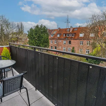 Księżycowy Z Balkonem- *