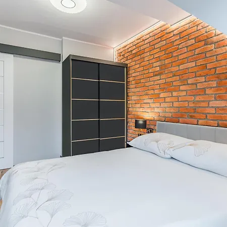 Ksiezycowy Z Balkonem- סופוט