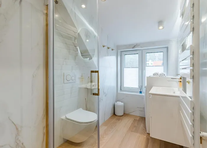 Księżycowy Z Balkonem- *